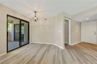 Photo #4: 2413076 Listing