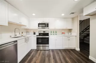 Photo #2: 2413077 Listing