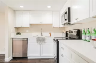 Photo #3: 2413077 Listing