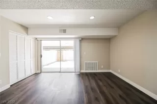 Photo #4: 2413077 Listing