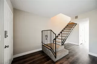 Photo #5: 2413077 Listing