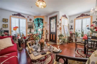 Photo #5: 2413091 Listing