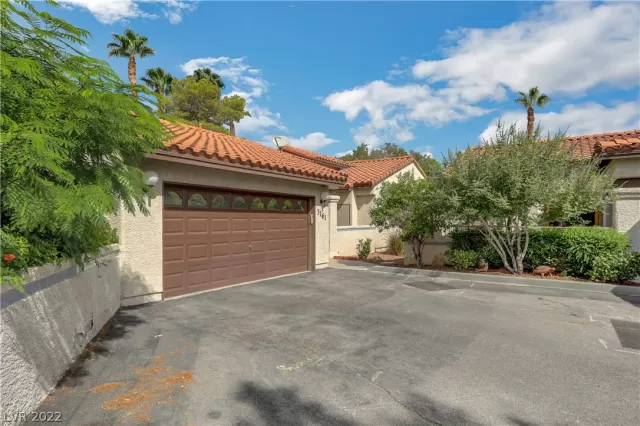 MLS: 2413130 Condo For Sale