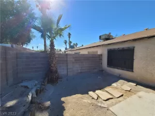 Photo #5: 2413143 Listing 