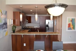 Photo #4: 2413175 Listing