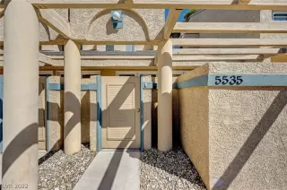 Photo #3: 2413178 Listing 