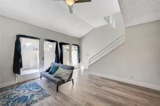Photo #5: 2413178 Listing 