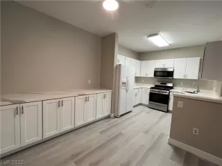 Photo #6: 2413199 Listing