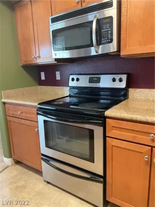 Photo #5: 2413214 Listing 