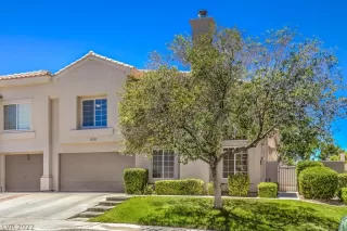 Photo #3: 2413221 Listing