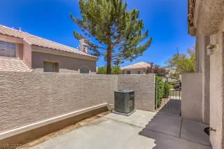 Photo #4: 2413221 Listing