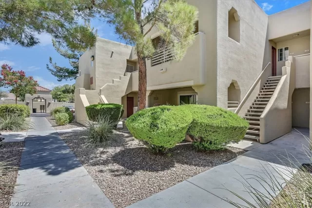 MLS: 2413224 Condo For Sale