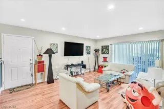 Photo #2: 2413224 Listing