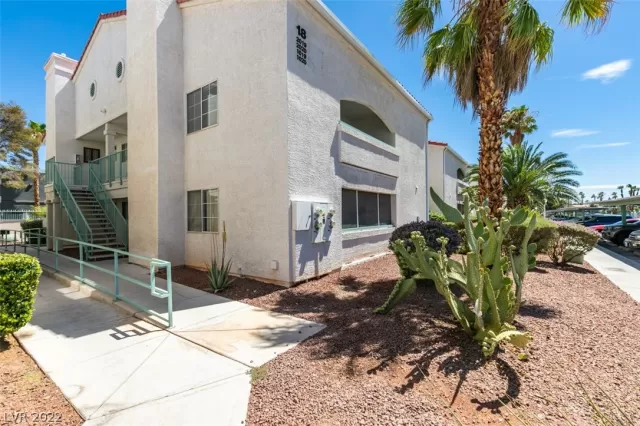 MLS: 2413264 Condo For Sale