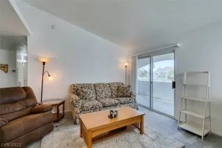 Photo #5: 2413264 Listing