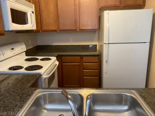 Photo #4: 2413297 Listing 