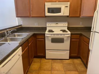 Photo #5: 2413297 Listing 