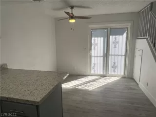 Photo #4: 2413301 Listing