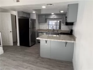 Photo #6: 2413301 Listing