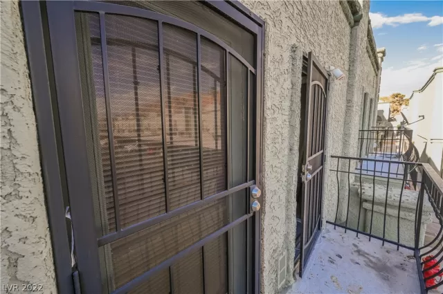 MLS: 2413312 Condo For Sale