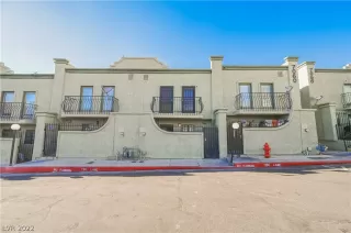 Photo #3: 2413312 Listing 