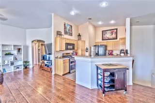 Photo #2: 2413340 Listing