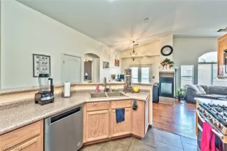 Photo #4: 2413340 Listing