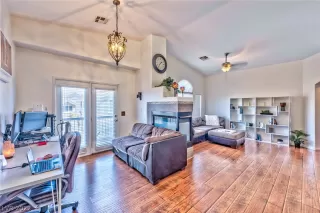 Photo #5: 2413340 Listing