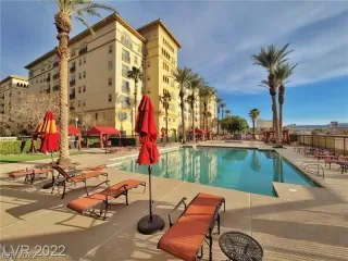 Photo #3: 2413347 Listing