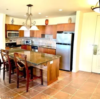 Photo #6: 2413347 Listing