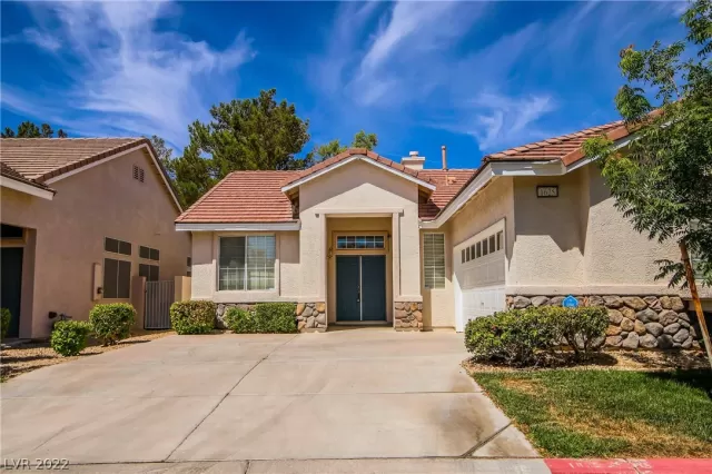 MLS: 2413377 Condo For Sale