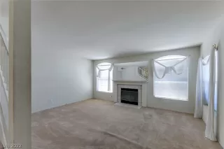 Photo #3: 2413402 Listing