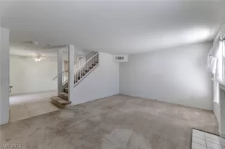 Photo #4: 2413402 Listing