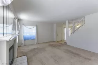 Photo #5: 2413402 Listing