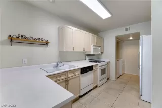 Photo #6: 2413402 Listing