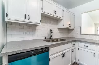 Photo #2: 2413440 Listing