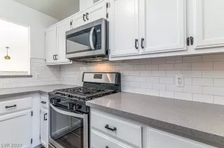 Photo #3: 2413440 Listing