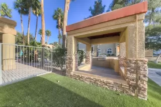 Photo #3: 2413442 Listing