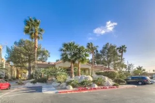 Photo #5: 2413442 Listing