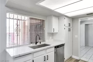 Photo #3: 2413526 Listing