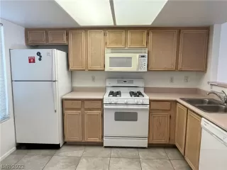 Photo #5: 2413554 Listing 