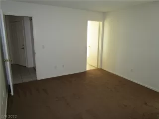 Photo #5: 2413581 Listing 