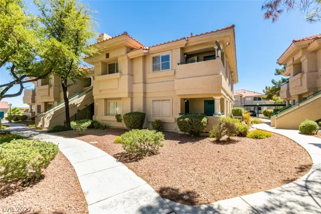 MLS: 2413635 Condo For Sale