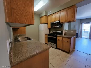 Photo #5: 2413647 Listing