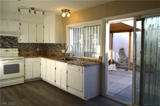 Photo #3: 2413701 Listing 