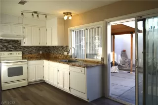 Photo #4: 2413701 Listing 