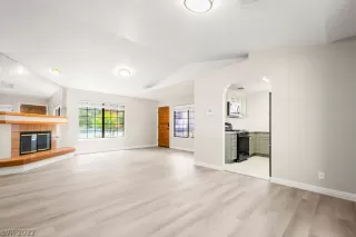 Photo #3: 2413705 Listing 