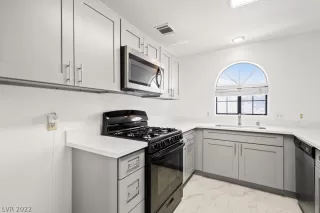 Photo #6: 2413705 Listing 