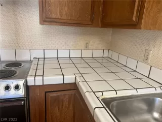 Photo #4: 2413725 Listing