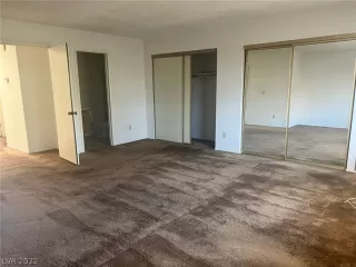 Photo #5: 2413725 Listing